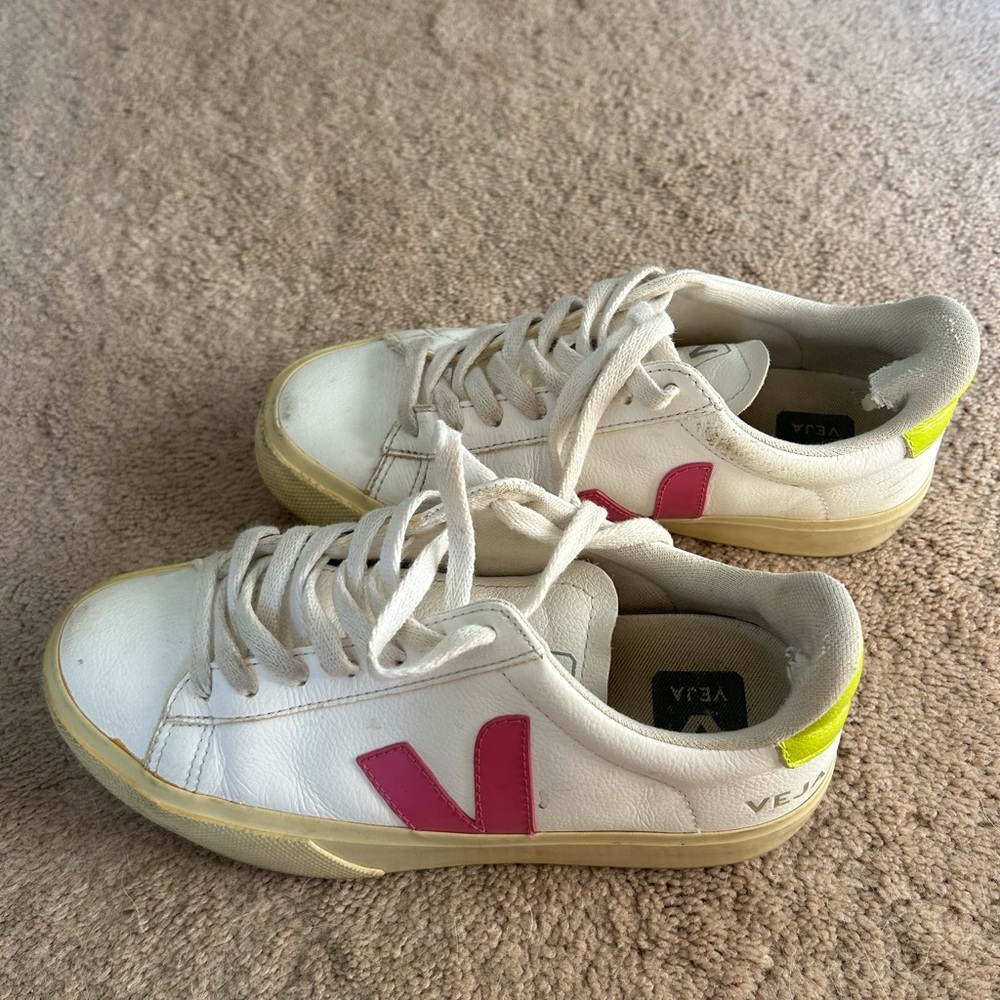 women’s vejas size 6
